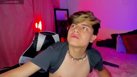 Snapshot of jakob_boiis chatting on 05-21-26, 10:55 miha adams online show from 05-21-26, 10:55