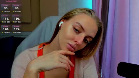 Snapshot of jam_cream chatting on 11-19-25, 08:36 Sofia online show from 11-19-25, 08:36