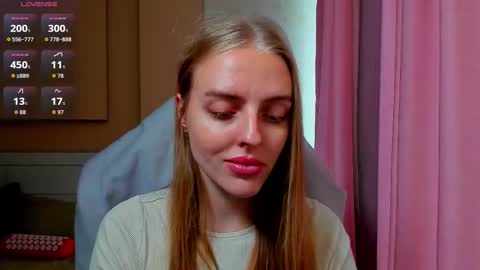 Snapshot of jam_cream chatting on 11-26-25, 11:33 Sofia online show from 11-26-25, 11:33