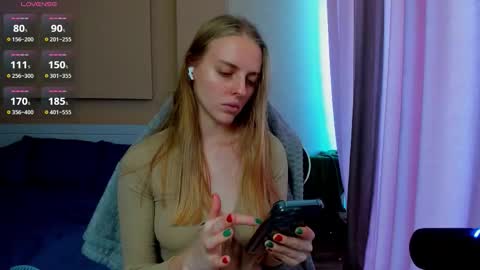 Snapshot of jam_cream chatting on 12-20-25, 12:01 Sofia online show from 12-20-25, 12:01