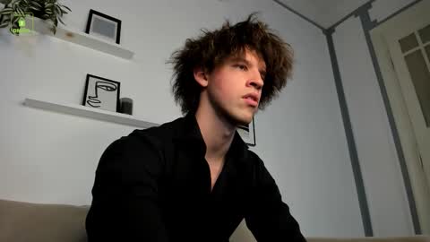 Snapshot of james_andersonn chatting on 10-19-25, 05:13 James online show from 10-19-25, 05:13