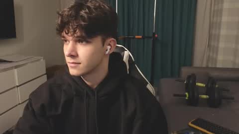 Snapshot of james_friends chatting on 10-13-25, 09:04 James online show from 10-13-25, 09:04