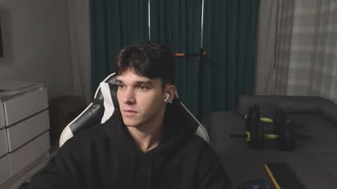 Snapshot of james_friends chatting on 10-14-25, 09:37 James online show from 10-14-25, 09:37