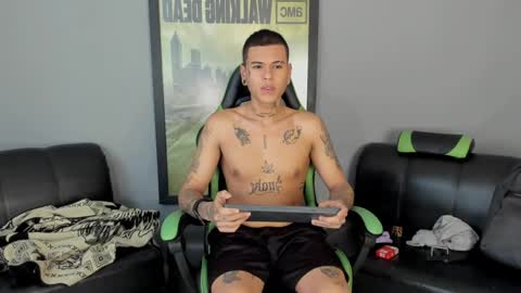 Jamesinked  online show from 01-04-25, 07:02