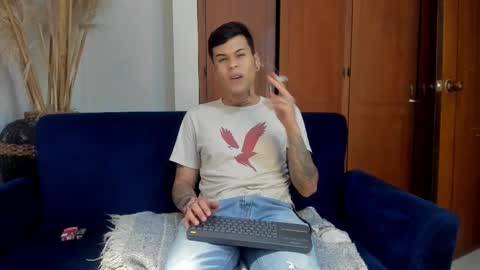 Snapshot of jamesinked_ chatting on 11-23-25, 12:32 Jamesinked online show from 11-23-25, 12:32