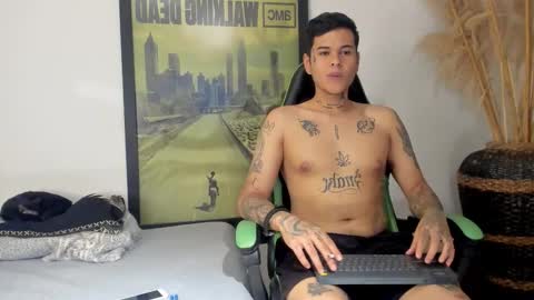 Snapshot of jamesinked_ chatting on 01-05-26, 11:52 Jamesinked online show from 01-05-26, 11:52