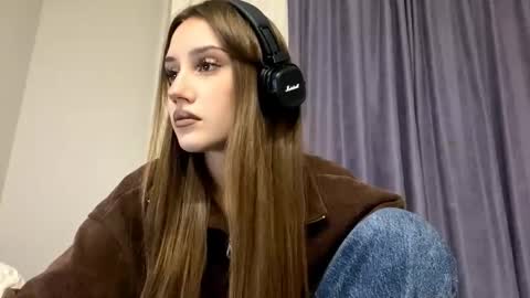 Snapshot of jamestica chatting on 09-14-25, 07:13 Milena online show from 09-14-25, 07:13