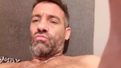 Snapshot of jamie198307 chatting on 09-27-25, 02:55 jamie198307 online show from 09-27-25, 02:55