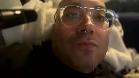 Snapshot of jamie19905 chatting on 10-22-25, 02:01 jamie19905 online show from 10-22-25, 02:01