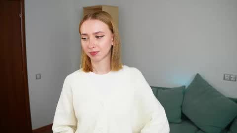 Snapshot of jamiebenafield chatting on 10-23-25, 06:34 Emily online show from 10-23-25, 06:34