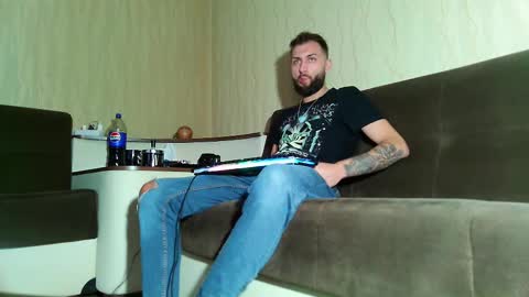 Snapshot of jamienoxus chatting on 02-22-25, 06:08 Robbie online show from 02-22-25, 06:08