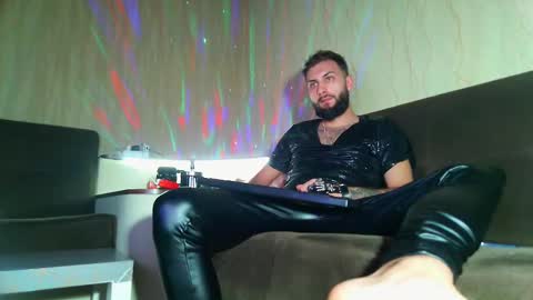 Snapshot of jamienoxus chatting on 02-27-25, 03:04 Robbie online show from 02-27-25, 03:04