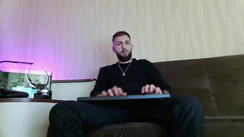 Snapshot of jamienoxus chatting on 03-07-25, 06:22 Robbie online show from 03-07-25, 06:22