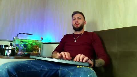 Snapshot of jamienoxus chatting on 03-08-25, 08:35 Robbie online show from 03-08-25, 08:35