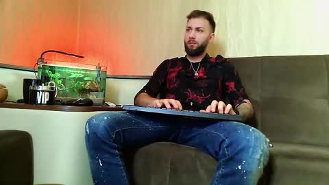 Snapshot of jamienoxus chatting on 03-10-25, 05:54 Robbie online show from 03-10-25, 05:54