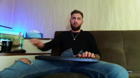 Snapshot of jamienoxus chatting on 03-11-25, 11:44 Robbie online show from 03-11-25, 11:44