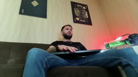 Snapshot of jamienoxus chatting on 03-12-25, 08:52 Robbie online show from 03-12-25, 08:52