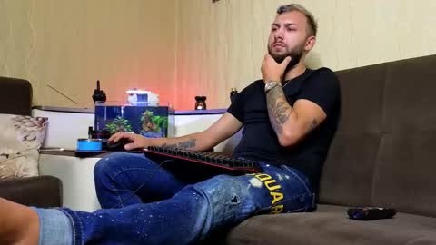 Snapshot of jamienoxus chatting on 09-10-25, 05:18 Robbie online show from 09-10-25, 05:18