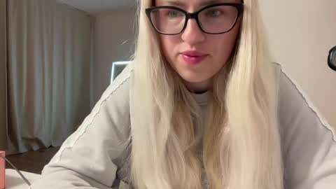Snapshot of jamikaweicht chatting on 06-06-26, 09:30 Nicole online show from 06-06-26, 09:30