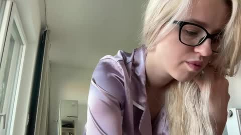 Snapshot of jamikaweicht chatting on 06-08-26, 07:31 Nicole online show from 06-08-26, 07:31
