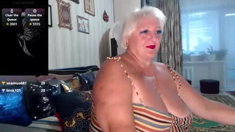 Snapshot of jane_beech chatting on 10-07-25, 02:14 JaneBeech online show from 10-07-25, 02:14