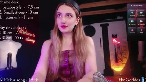 Snapshot of jane_goddes chatting on 01-18-26, 07:39 Rude and greedy bitch Professor of Micropenisology online show from 01-18-26, 07:39