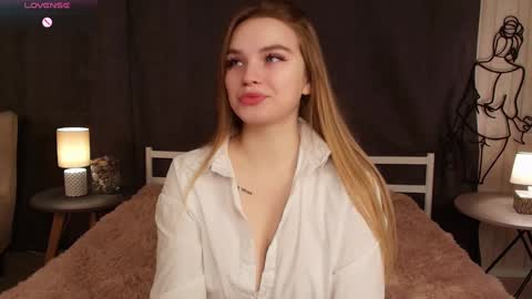 Day Alice Night Stella online show from 01-25-25, 06:12