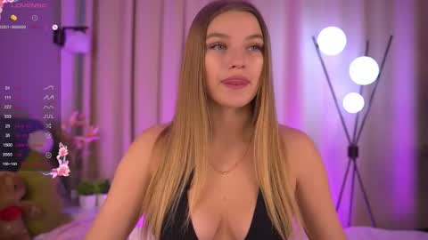 Day Alice Night Stella online show from 02-05-26, 06:51