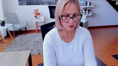 Snapshot of janeturner chatting on 10-23-25, 01:21 JANE TURNER MILF online show from 10-23-25, 01:21