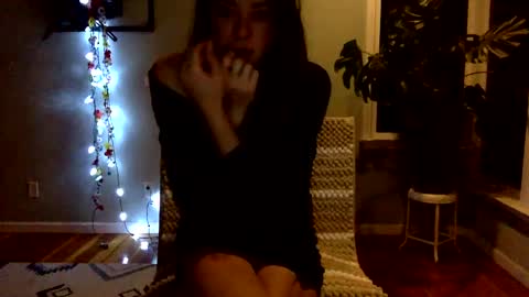 Snapshot of janicepepper chatting on 12-15-24, 09:35 janicepepper online show from 12-15-24, 09:35