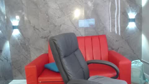 Snapshot of janitaa chatting on 10-17-25, 08:00 Jan online show from 10-17-25, 08:00