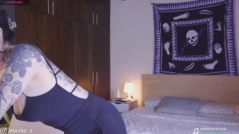 Snapshot of janne_maybe chatting on 01-09-25, 02:40 jmaybe e online show from 01-09-25, 02:40