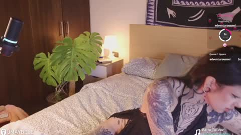 Snapshot of janne_maybe chatting on 01-10-25, 02:45 jmaybe e online show from 01-10-25, 02:45