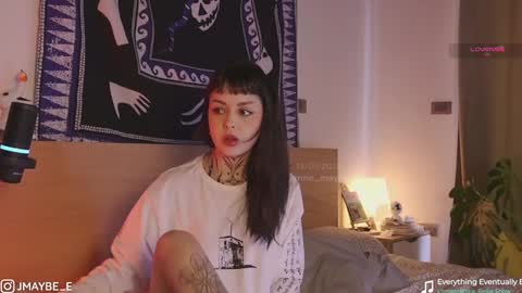 Snapshot of janne_maybe chatting on 01-13-25, 03:58 jmaybe e online show from 01-13-25, 03:58