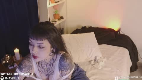 Snapshot of janne_maybe chatting on 02-19-25, 11:04 jmaybe e online show from 02-19-25, 11:04