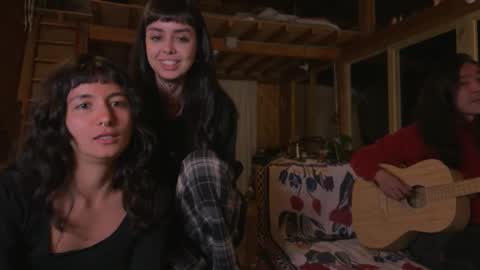 Snapshot of janne_maybe chatting on 09-15-25, 01:16 jmaybe e online show from 09-15-25, 01:16