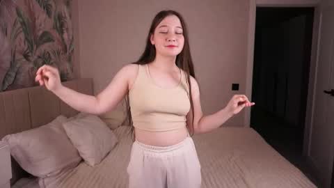 Isabella online show from 10-11-25, 05:33