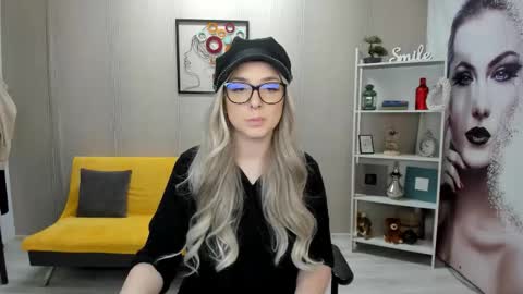 Snapshot of jaquelinlaurent chatting on 09-19-25, 06:52 JaquelinLaurent online show from 09-19-25, 06:52
