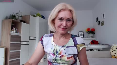 Snapshot of jasmin18v chatting on 10-12-25, 01:10 Jasmin room for people 40 online show from 10-12-25, 01:10