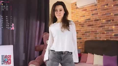 Snapshot of jasmindoroti chatting on 10-23-25, 06:13 Chloe online show from 10-23-25, 06:13