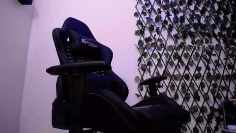 Snapshot of jasson_king01 chatting on 03-05-26, 05:09 JKing online show from 03-05-26, 05:09