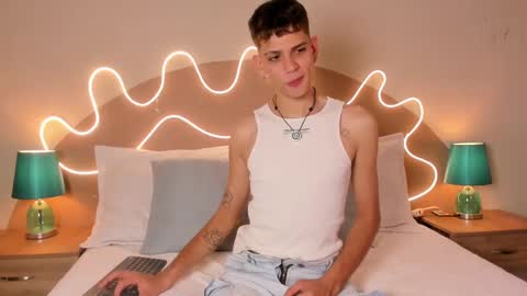 Snapshot of jasson_smit chatting on 10-02-25, 03:19 J A S S O N online show from 10-02-25, 03:19