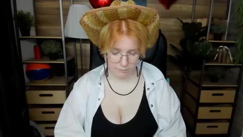 Snapshot of java_fire chatting on 10-28-25, 10:23 Katerina online show from 10-28-25, 10:23