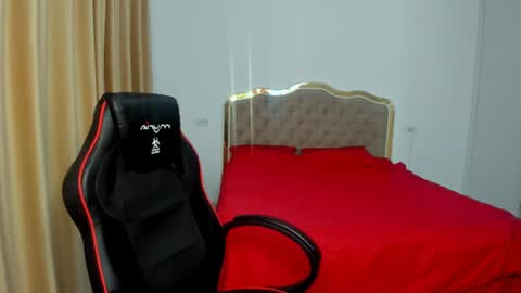 Snapshot of javicute4u chatting on 08-06-26, 10:44 Javi online show from 08-06-26, 10:44