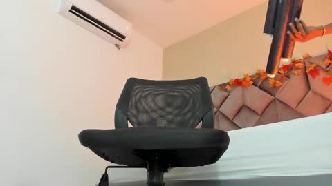 Snapshot of jax_black chatting on 10-08-25, 12:03 jax black online show from 10-08-25, 12:03