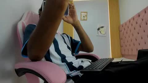 Snapshot of jax_maliq chatting on 10-19-25, 02:01 jax_maliq online show from 10-19-25, 02:01