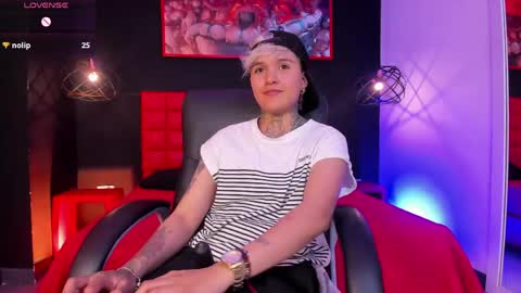 Snapshot of jaxwolf_ chatting on 04-01-26, 03:40 JAX online show from 04-01-26, 03:40