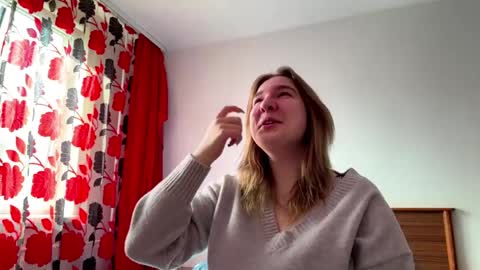 Snapshot of jaymiefeighner chatting on 04-10-26, 11:59 Mia online show from 04-10-26, 11:59