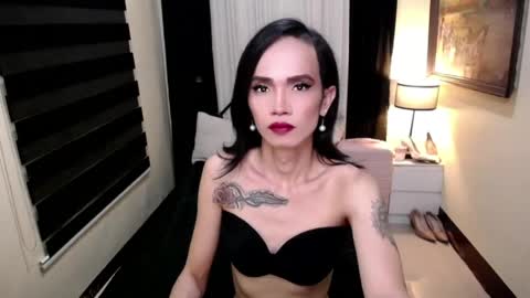 Snapshot of jayshlysmith chatting on 04-21-26, 01:42 Anne Fox online show from 04-21-26, 01:42