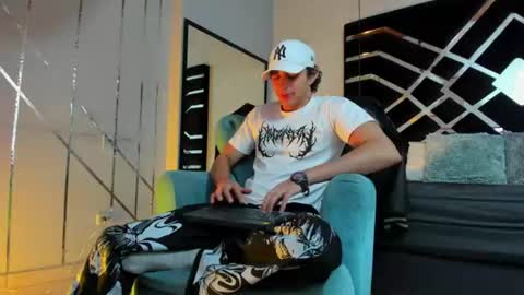 Snapshot of jaytaylorr chatting on 06-15-26, 11:34 Jay Taylor online show from 06-15-26, 11:34